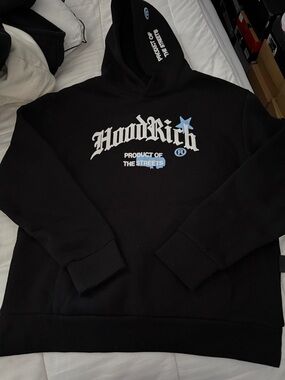 HoodRich Men's Black Crewneck Sweatshirt - Product of the Streets